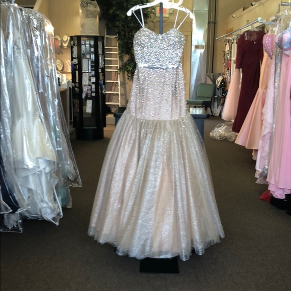 Mac Duggal Gown - Picture 3 of 8